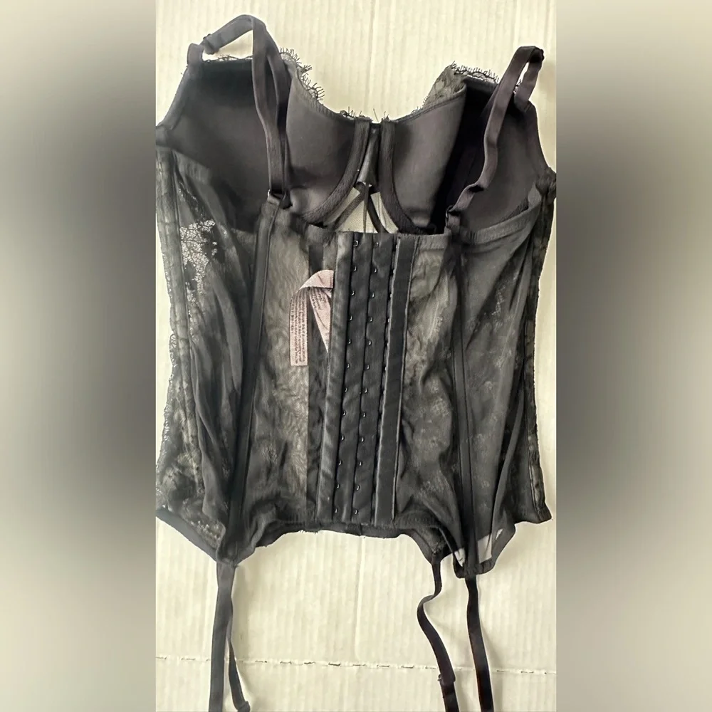 Victoria’s Secret Lace Corset w Criss Cross and‎ Stocking Clips Black/pink